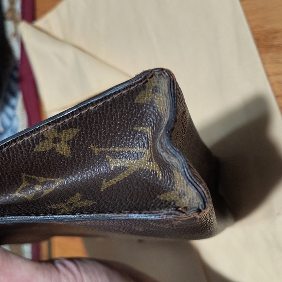 Authentic Louis Vuitton Monogram Poche Toilette 19 M47544 Cosmetics Pouch - Picture 15 of 16